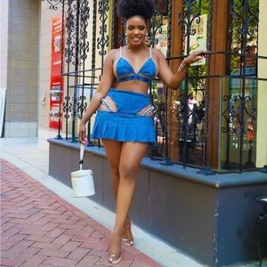 Denim 2 piece skirt set with pearls womens size large